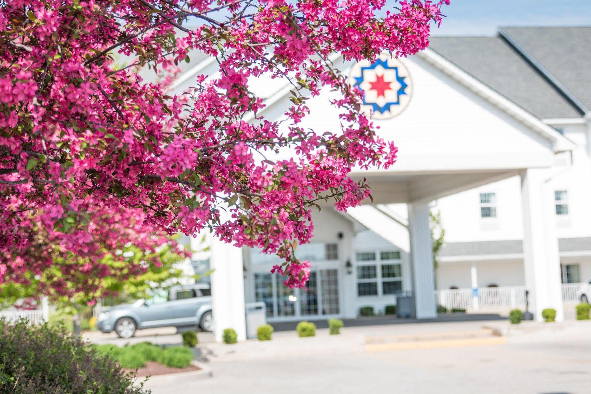 Blue Gate Garden Inn Shipshewana Exterior photo