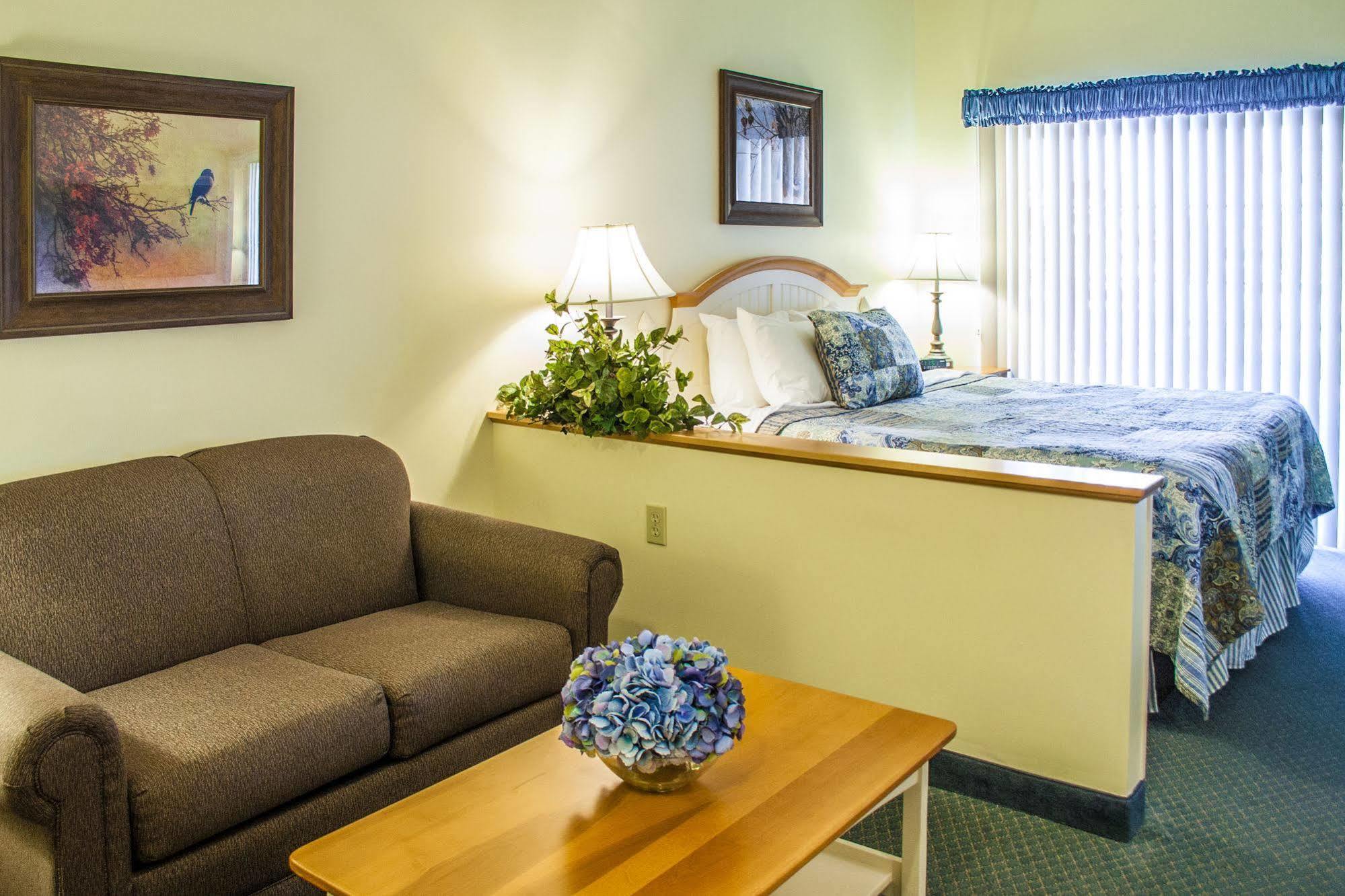 Blue Gate Garden Inn Shipshewana Exterior photo