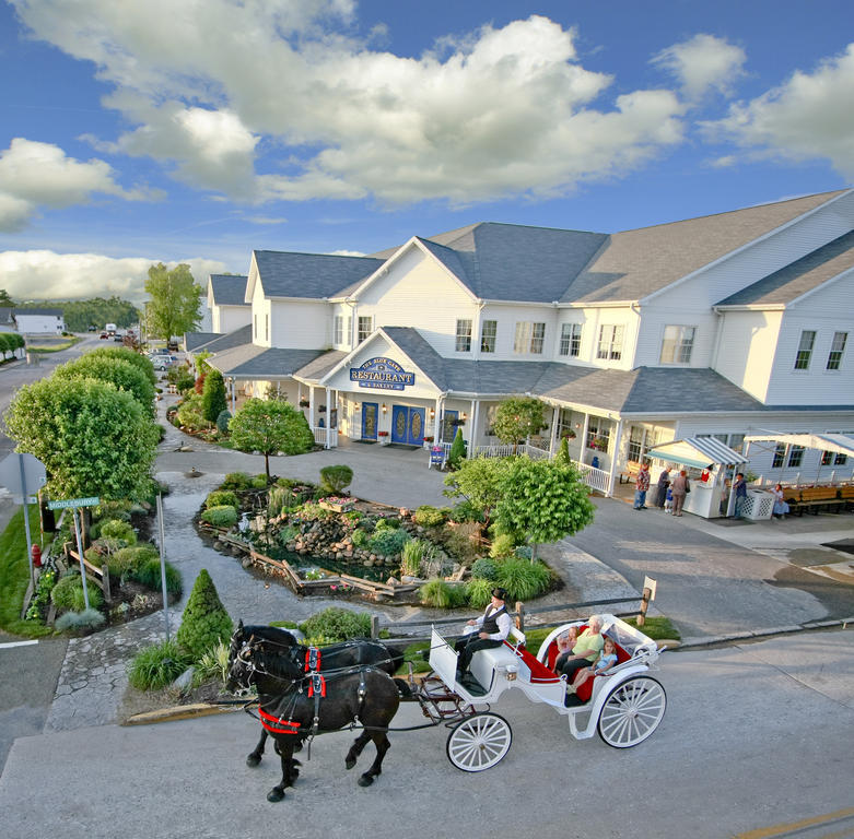 Blue Gate Garden Inn Shipshewana Exterior photo